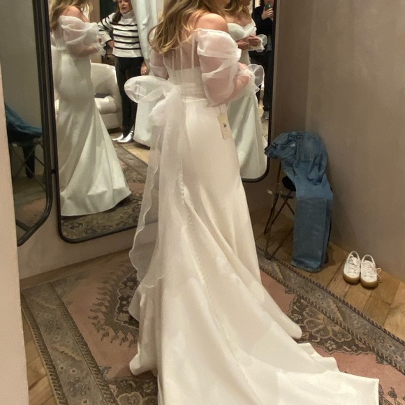 ROSE by The Label Organza Wrap Wedding Topper - Picture 6 of 16